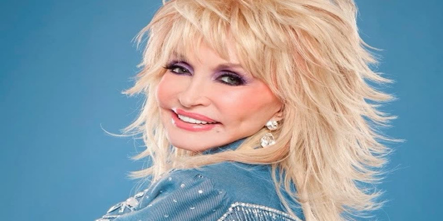 Dolly Parton's Thanksgiving Performance and the Stage Mishap