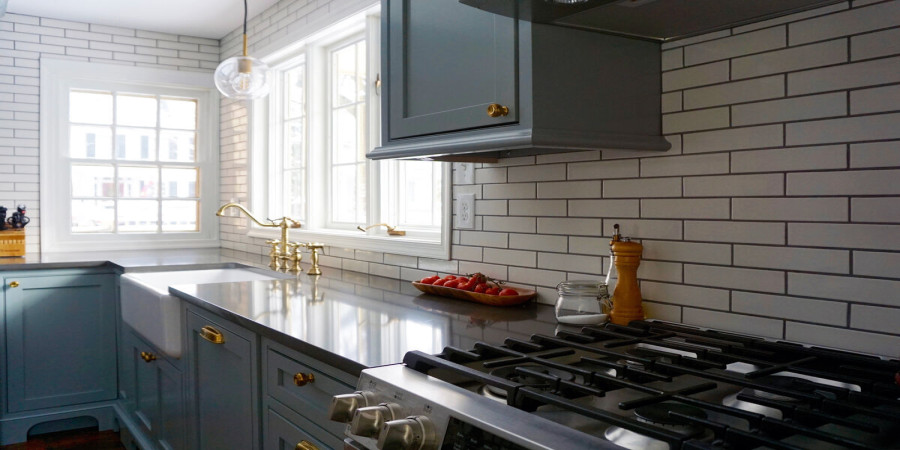 Subway Tile with Dark Grout: A Timeless and Striking Design Choice